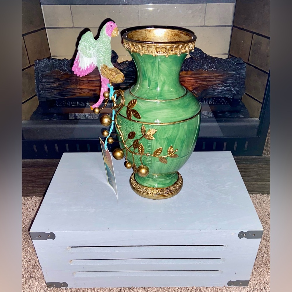 NWT Retro Vase Featuring Parrot 🦜Embellishment By- WorldTravelerPacific Paradise - Picture 3 of 16